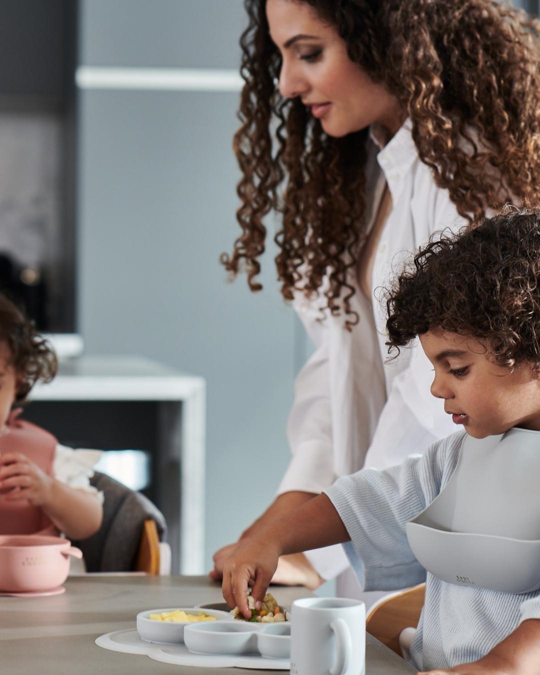 Weaning Cloud Plate Mat | Grippy Suction | Non-slip | Catch-food | Side scoops | Easy clean (Concrete Grey)